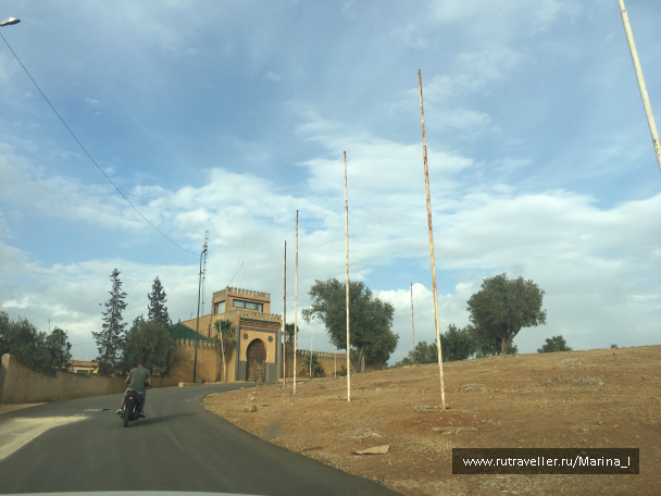 photo 1596231
