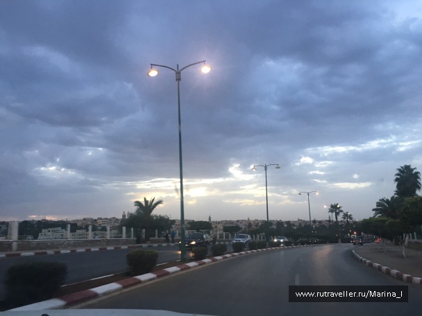 photo 1596237