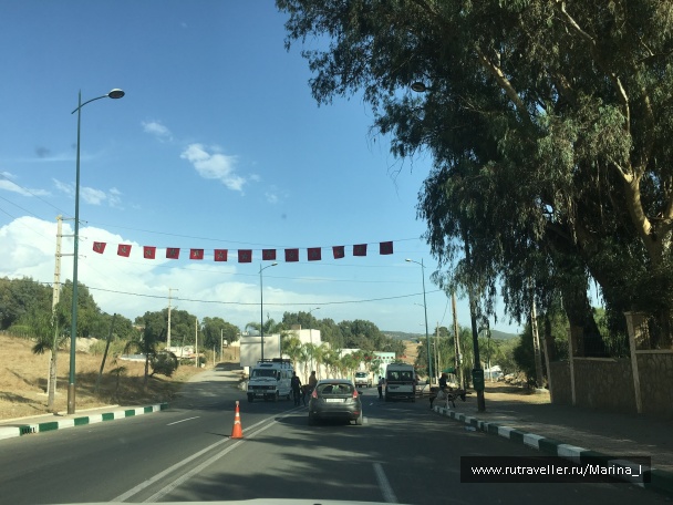 photo 1596241