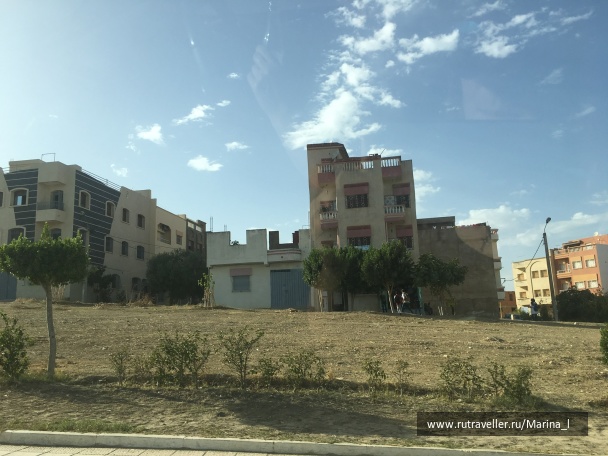 photo 1596242