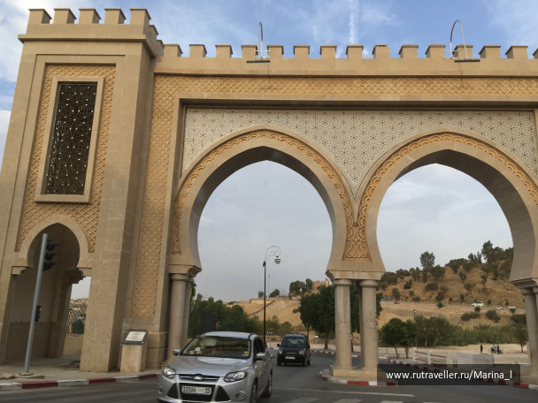 photo 1596423
