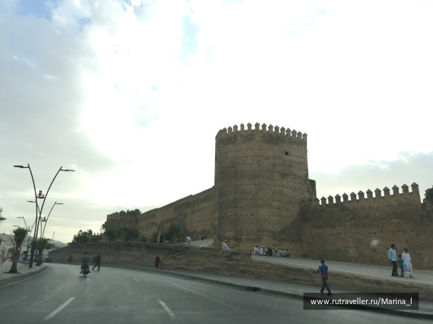 photo 1596424