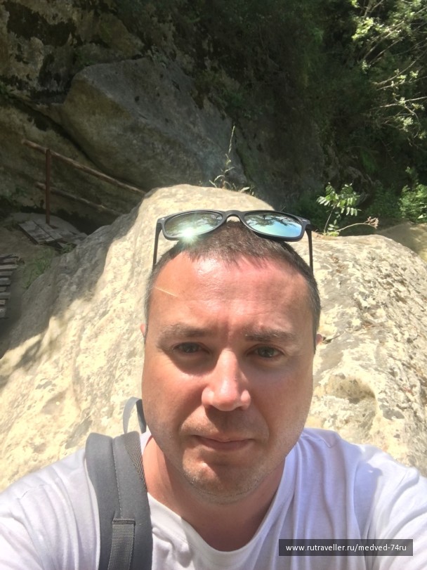 photo 1604235