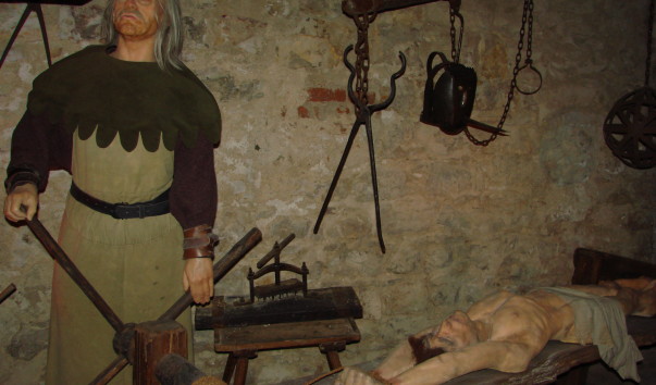 Музей инструментов средневековых пыток (Mediaeval Torture Museum) .