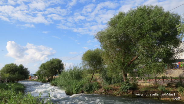 photo 1563428