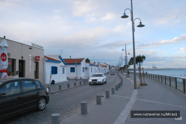 photo 1588296
