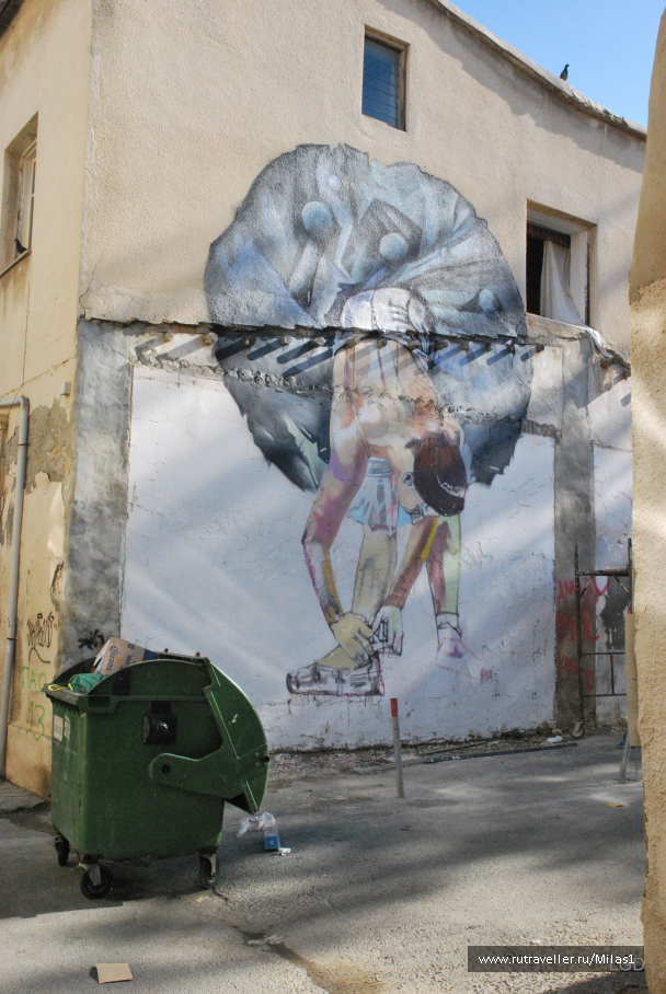 photo 1588675