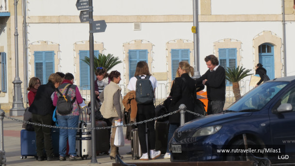 photo 1589326