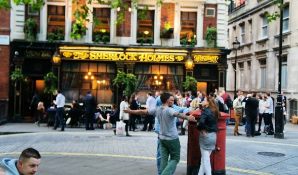 SherlockHolms2