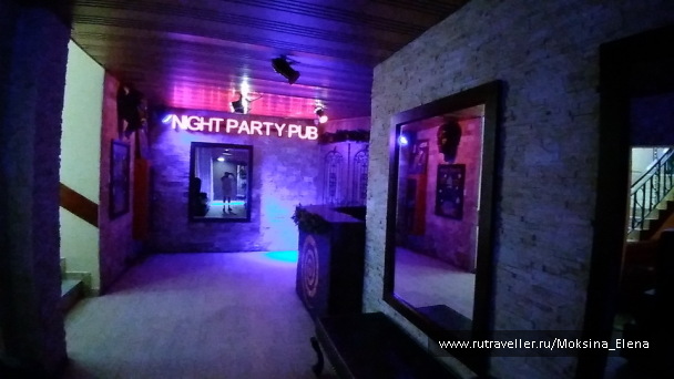 photo 1608932