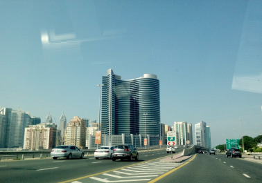 photo 1584682