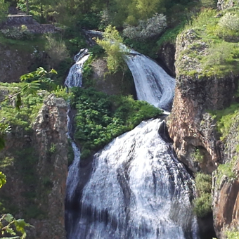 Армения. Вайоцдзорская область. Джермукский водопад 