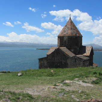 Армения. Озеро Севан. Монастырь Севанаванк.