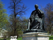 Памятник Эдварду Дженнеру в Лондоне