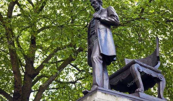 depositphotos_46818075-stock-photo-abraham-lincoln-statue-in-london