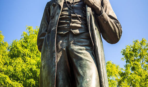 chicago-lincoln-standing-statue-named-the-man-paul-velgos