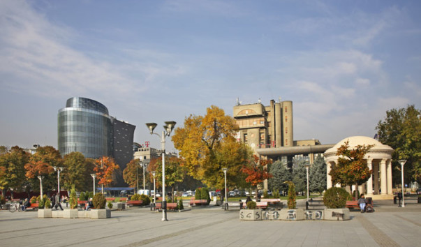 Скопье. Площадь Македония