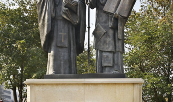 Скопье. Памятник Кириллу и Мефодию, Памятник Кириллу и Мефодию