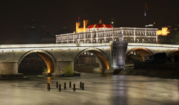 Скопье. Каменный мост через реку Вардар