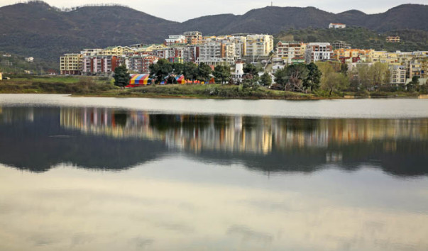 Тирана. Искусственное озеро. Албания