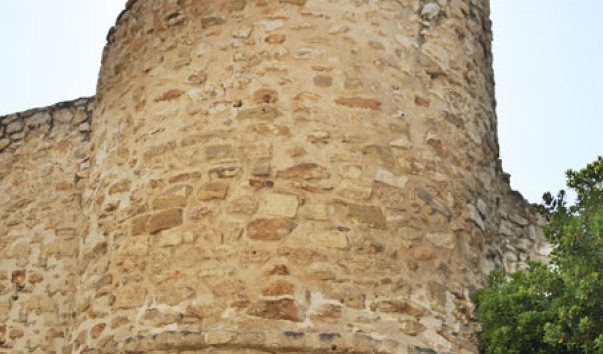 Оборонительная башня (Torreón de la Pieza)