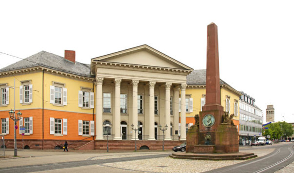 Ронделлплац (Rondellplatz) в Карлсруэ