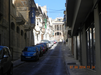 photo 1586776