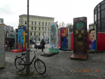 photo 1586795