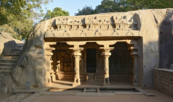 Mamallapuram - Пещерный храм Варахи