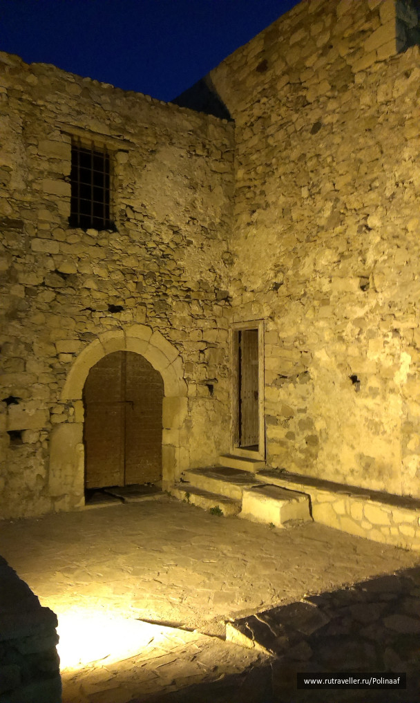 photo 1590712