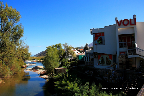 photo 1596749