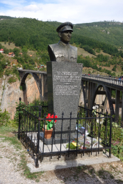 photo 1545264