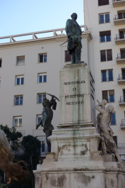 photo 1592198