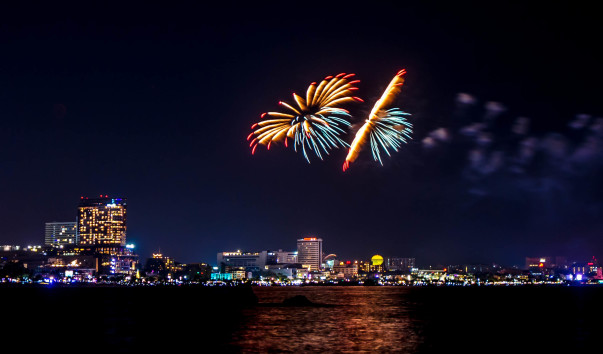 Pattaya International Fireworks Beach Festival - 30 Nov. 2013