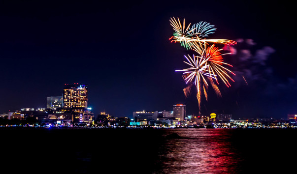Pattaya International Fireworks Beach Festival - 30 Nov. 2013