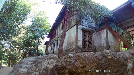 photo 1536203