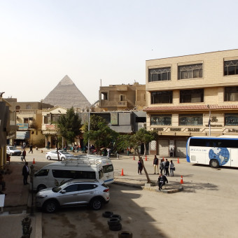 Египет, Каир, Вид на Пирамиды с улиц Каира