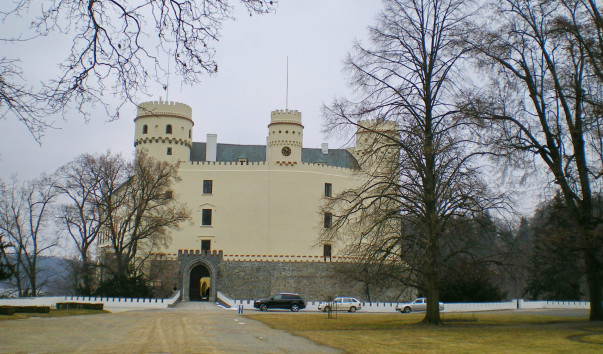 Замок Орлик