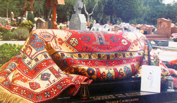 ФРАНЦИЯ. СЕНТ-ЖЕНЕВЬЕВ-ДЕ-БУА, фото 1998 г. НУРЕЕВ