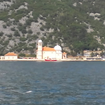 Остров Госпа од Шкрпела(церковь Богоматери на Рифе).