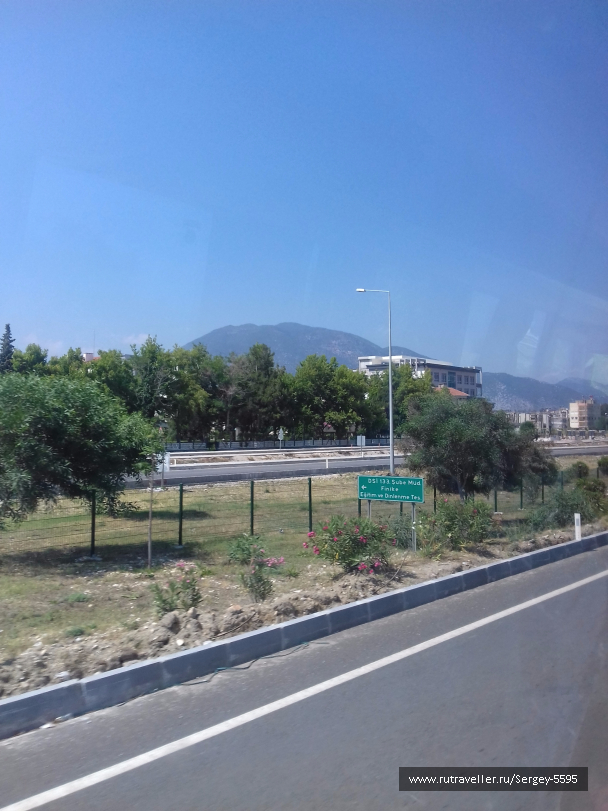 photo 1518058