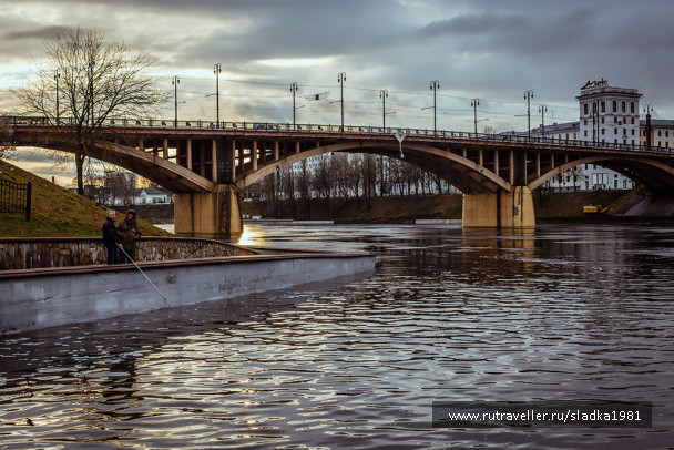 photo 1586873