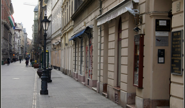 Улица Ваци.