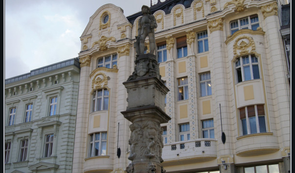 Братислава. Главная площадь. Фонтан Роланда
