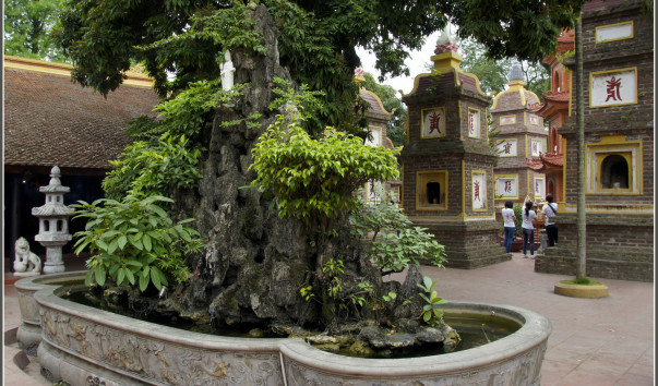 Ханой. Пагода Тран Куок (Tran Quoc Pagoda).