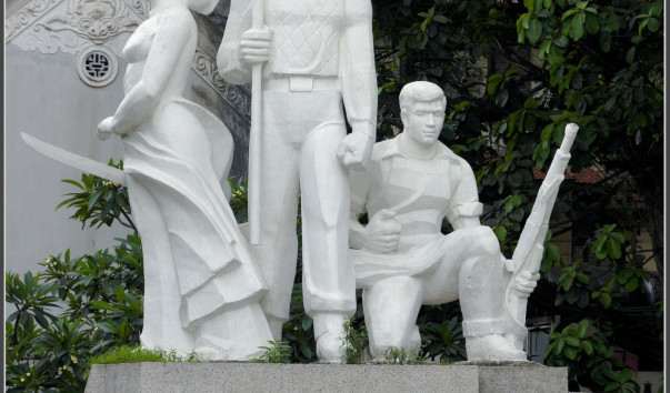 Памятник Cảm tử cho tổ quốc quyết sinh. (