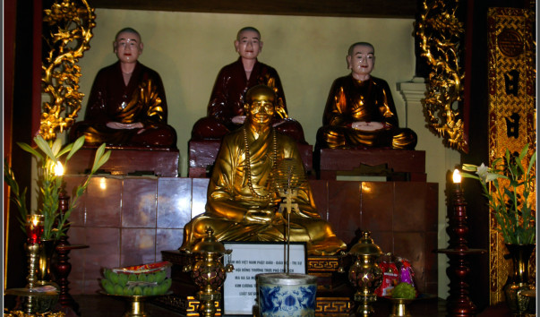 Вьетнам. Ханой. Пагода Тран Куок (Tran Quoc Pagoda).