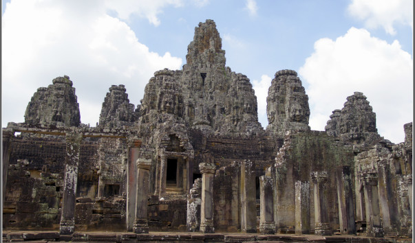 Храм Байон (Bayon).