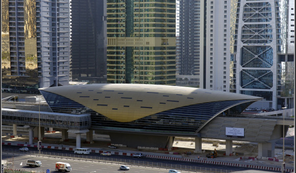 Дубаи. Станция метро. Jumeirah Towers Station