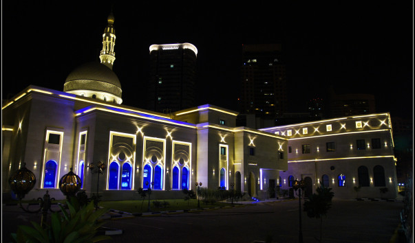Дубай. Район Дубай Марина. Мечеть Masjid Al Rahim.